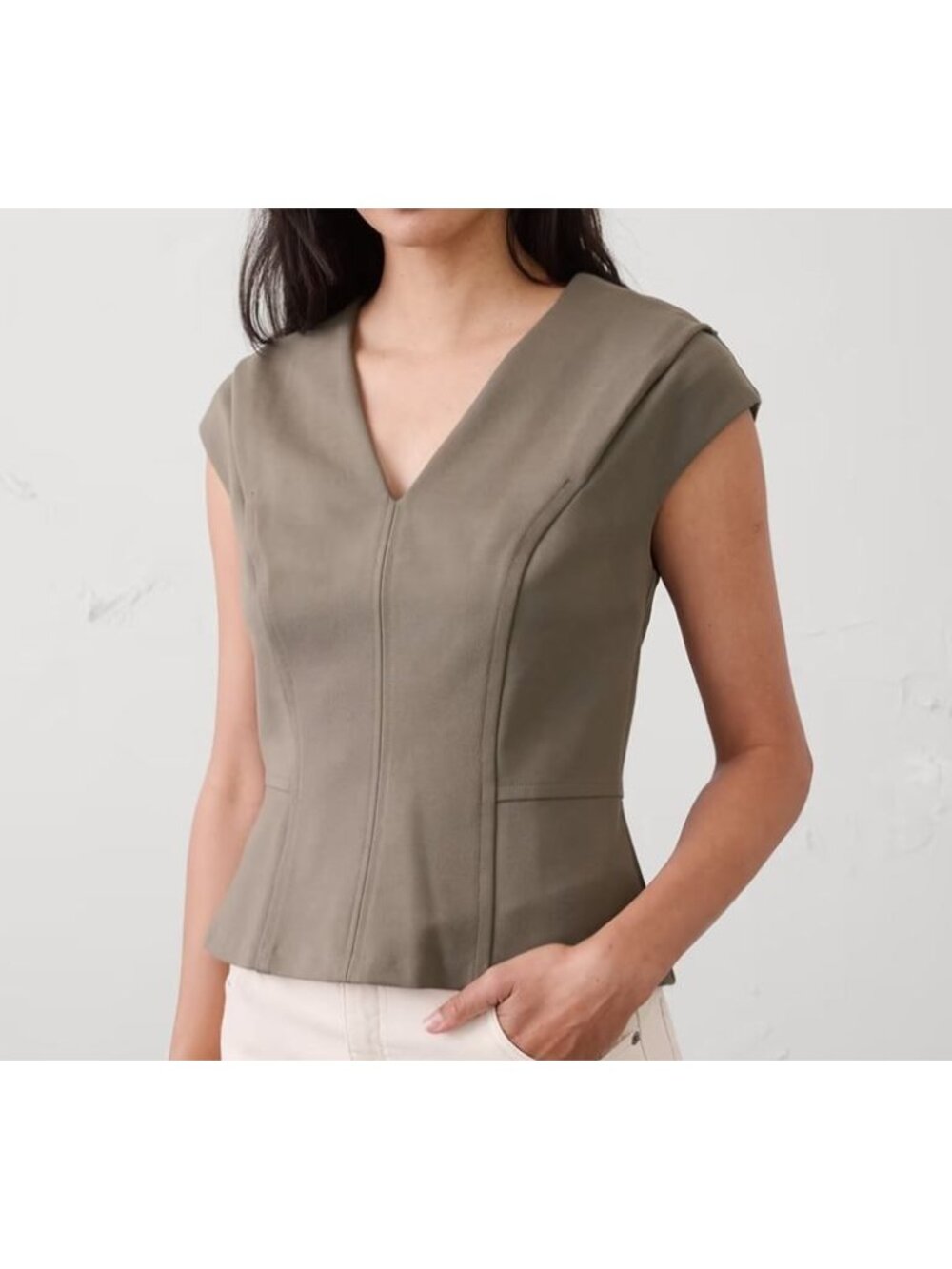 Banana Republic Seamed Hourglass Top Women Size 2 NWT V Neckline Pleated
